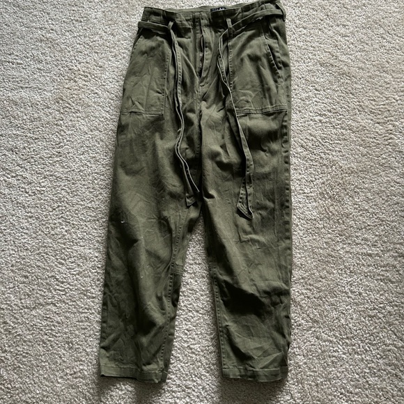 Leo Olive Green Tie-Waist Cropped Pants - Picture 4 of 6